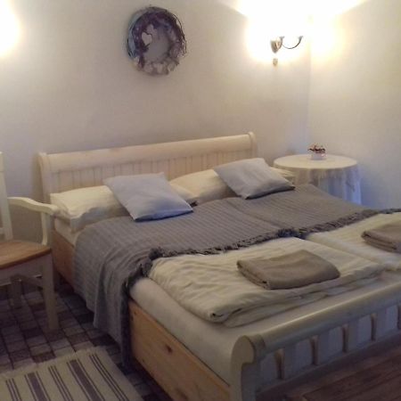 Tulipanos Vendeghaz Apartment Obanya Bagian luar foto