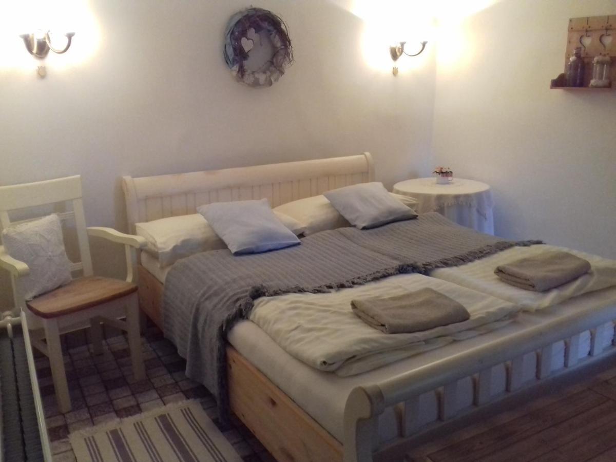 Tulipanos Vendeghaz Apartment Obanya Bagian luar foto