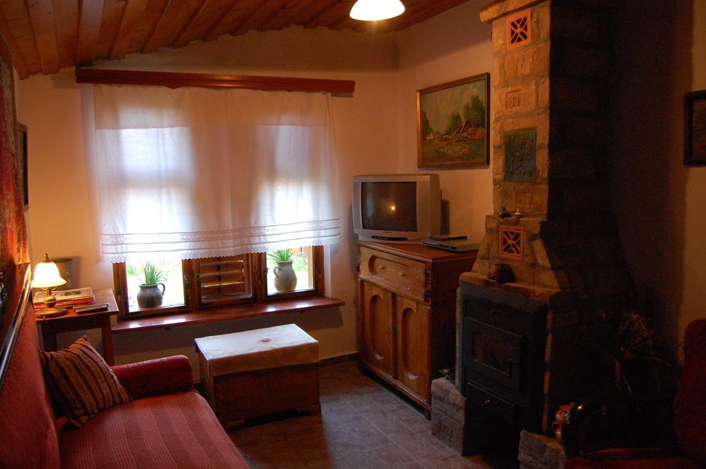 Tulipanos Vendeghaz Apartment Obanya Bagian luar foto