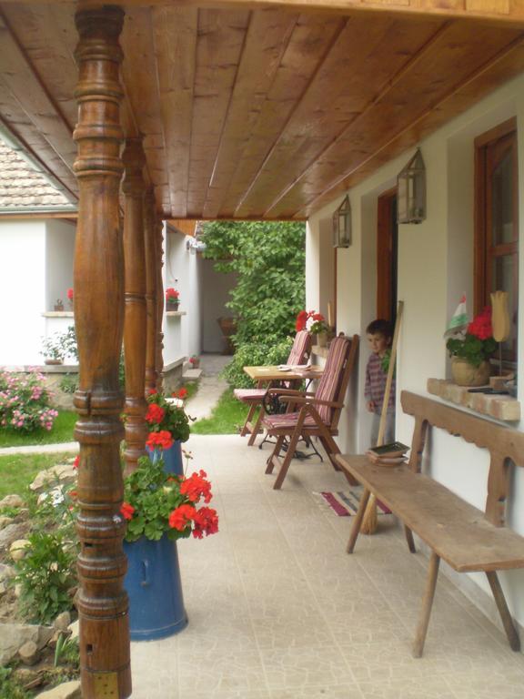 Tulipanos Vendeghaz Apartment Obanya Bagian luar foto