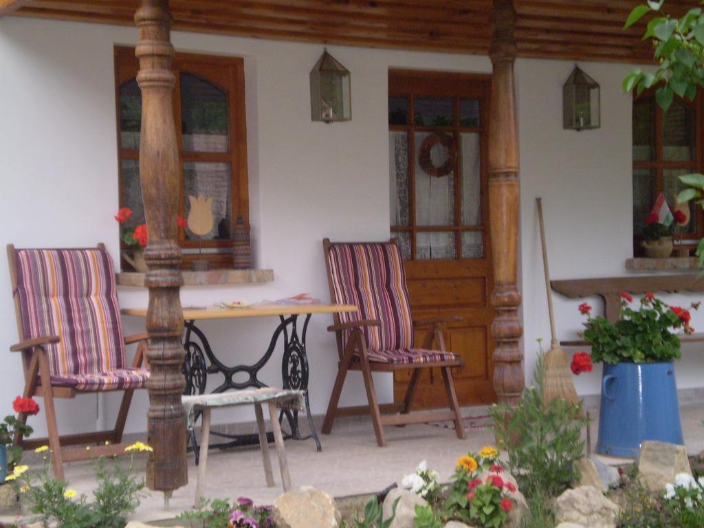 Tulipanos Vendeghaz Apartment Obanya Bagian luar foto