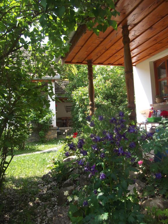 Tulipanos Vendeghaz Apartment Obanya Bagian luar foto