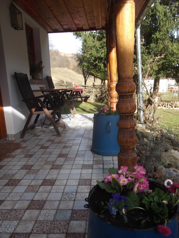 Tulipanos Vendeghaz Apartment Obanya Bagian luar foto